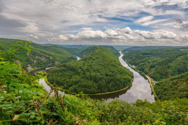 Almanya 'daki Saar Nehri Giysisi' nin yukarıdan panorma manzarası
