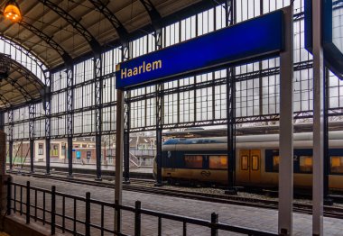 Haarlem, Hollanda, 31 Ocak 2026, Haarlem tren istasyonu.