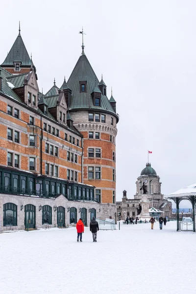 Quebec şehri, Quebec, Kanada - 17 Ocak 2021: Eski Quebec şehrindeki Dufferin terası.