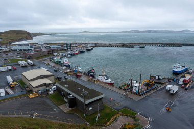 Cap-aux-Meules, Quebec, Kanada - 30 Ağustos 2020: Magdalen Adalarındaki Cap-aux-Meules limanı (Iles-de-la-Madeleine).