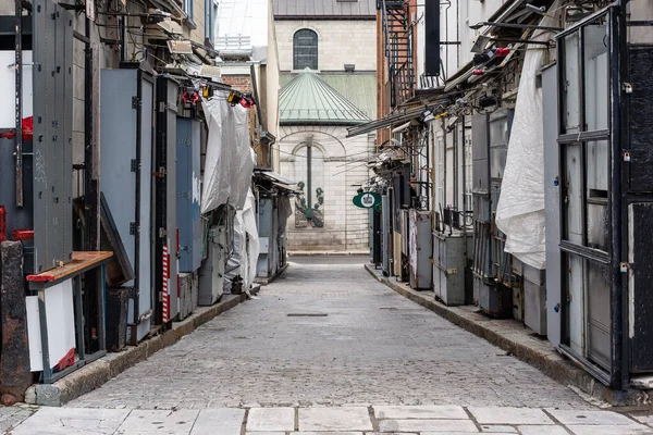 Quebec şehri, Quebec, Kanada 16 Mayıs 2020: Quebec 'teki tüm sanat eserleri ile Du Tresor Caddesi eski Quebec şehrinde kapatıldı.