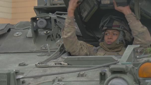 Atlantic Resolve Operation Poland Multinational Training Afro-American Soldier is Closing a Driver 's Hatch in a Tank and Wearing a Protective Glasses — стоковое видео