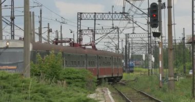Önden Görünüm tarafından kırmızı Elektrikli tren sürücüler