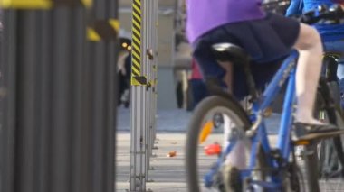 Çocuk Opole City Polonya Çocuk Sokak Günü tarafından Bisiklet Sürme Diğer Bikers arasında Sürme Kare Sunny Day Springtime Insanların Özenle Kalabalık Döner