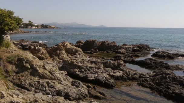 A praia de pedra — Vídeo de Stock