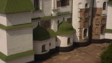 Kiev Sofya Kilisesi, Sofya Kiev, Dış, Kahverengi ve Beyaz Duvarlar, Kuleler, Sağ İzleme