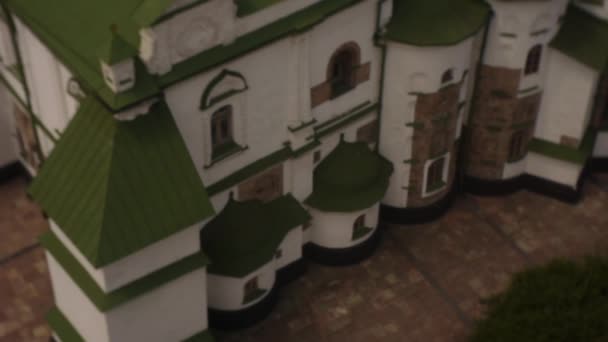 Kiev Iglesia de Sofía, Sofía de Kiev, Exterior, Cupolas con cruces, Panorama de Kiev en el fondo — Vídeos de Stock