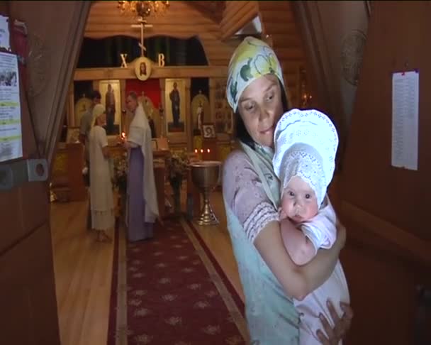 Woman with baby in church — 图库视频影像