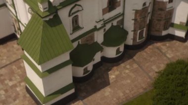 Kiev Sofya Kilisesi, Sofia Kiev, dış cephe, altın Cupolas, eğimli Up, Panorama Kiev arka planda, güneşli bir gün