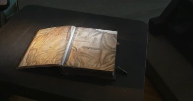 Video tarihi kitabı filme. Eski makineleri, baskı, Kievo-Pecherska Lavra, eller ile fotoğraf makinesi, kameraman için Araçlar