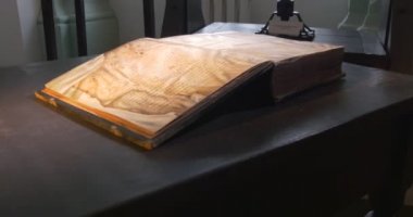Eski kitap, Yakınlaştır, portre, tarihçi Nestor'un tablo üzerinde kitap 