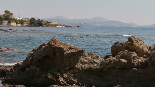 La playa de piedra — Vídeo de stock