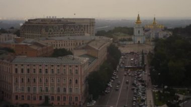 Sofievskaya Meydanı, Mykhailivska Kiev'de Meydanı, St. Michael'ın Katedrali, çan kulesi, kara bulut geldi