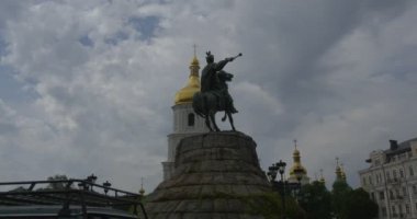 Bohdan Khmelnytsky'e anıt üzerinde Sofia Meydanı, Kiev, çan kulesi, Sophia Cathedral arka plan üzerinde