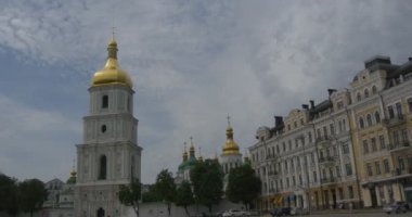Sofia Meydanı, Kiev, çan kulesi Sophia Cathedral, sağa, sola, anıt Bohdan Khmelnytsky'e izleme eski çok katlı ev