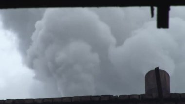 Tüplerden Gri Duman Sprits, Closeup, Metalurji Tesisi, Metalurji Fabrikası, Metalurji İşleri