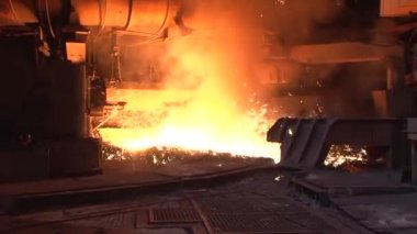 Melting Metal, Dökme Metal, Sarı Kıvılcımlar, Zoom In, Koyu Arka Plan, Sparks Closeup, Donetsk Metalurji Tesisi