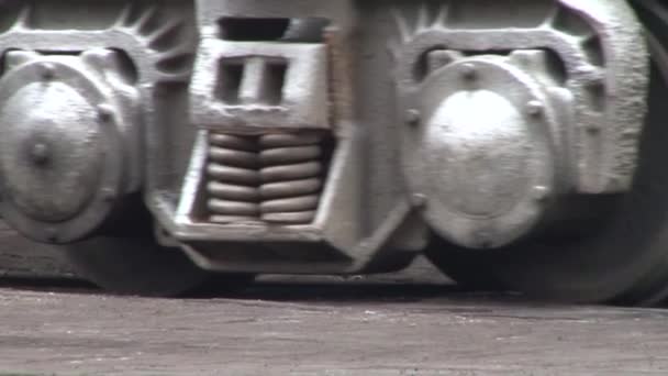 Hjul av lokomotiv, hjul närbild, rörliga hjul, Donetsk Metallurgical växten — Stockvideo