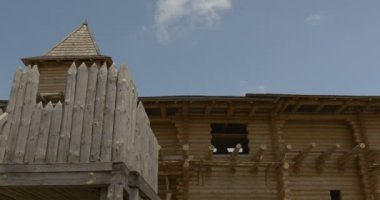 Antik Kent Kütük Duvarları, Kütük Yapılar, Koruyucu Yapılar, Aşağı Yukarı, Palisade Boyunca Geri Çizim