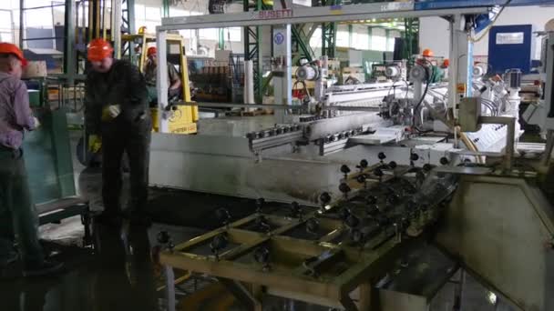 Three Workers in Orange Safety Helmets Are Working With Machine for Chamfering, Making Chamfer, Glass Edge Grinding, Glass Production — Stok Video