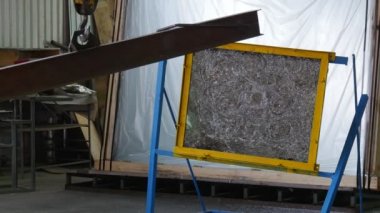 Üniformalı çalışıyor test temperli cam Battering Ram, Crackled cam, cam levha Metal Çerçeve, Stand, test, kurşun geçirmez Cam ile