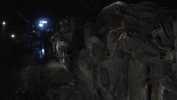 Workers in The Mine Distantly Tunnel Workers Lamps' Light Men in Workwear in Safety Helmets With Lamps on a Helmets with Respirators — Wideo stockowe