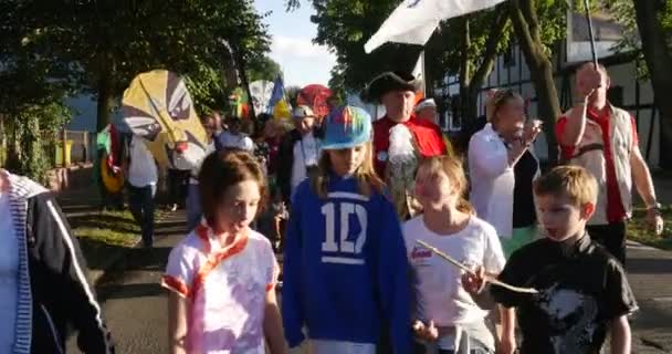 Улицы Лебы, Польша Во время Международного фестиваля воздушных змеев — стоковое видео