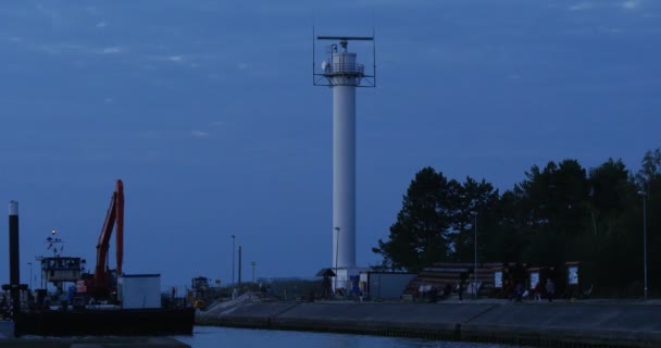 Construction Barge With Excavator On The Board Swims Into The Harbor Silhouettes In The Dark Twilight Quay Dense Trees Calm Water Cloudy Sky Summer Evening — Stock Video