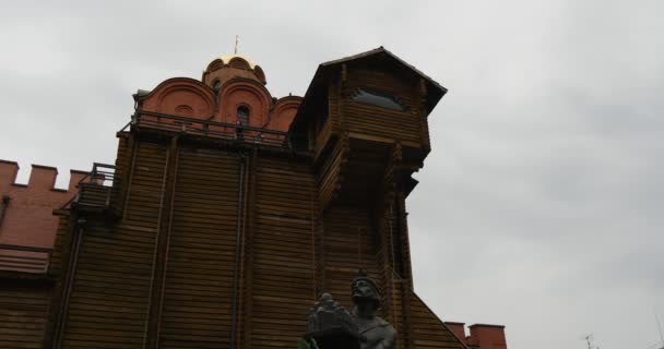 In the midst of the sky - Kyiv Golden Gate ("Zoloti Vorota""), The Reconstruction of the gate built for Yaroslav the Wise. - Kyiv, Ukraine. — Stock Video