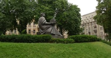 Kiev Altın Kapısı yakınındaki Bilge Yaroslav Anıtı (