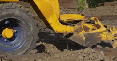 Sarı Kazıcı İleri Gidiyor Kazı Makinesinin Kara Dünya Panoramasını Kazıyor Yakından Kepçele