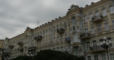 Kiev Şehir Merkezi Ukrayna Ulusal Opera Kiev Opera Binası yakınlarındaki Binalar Ve Ukraynalı Besteci Lysenko için bir Anıt Kiev