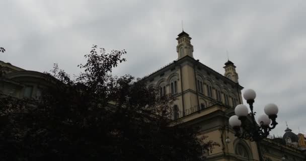 Kyiv Opera Theatre Building In the Foregroung of Cloudy Sky in Kiev City Center National Opera of Ukraine in Kyiv — Stock Video