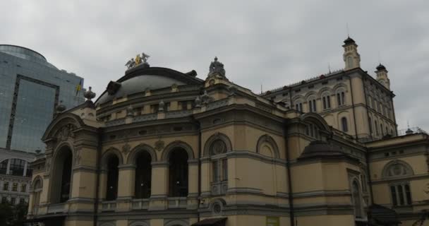 Exterior of Kyiv Opera Theatre Building in Kiev City Center National Opera of Ukraine in Kyiv — Stock Video