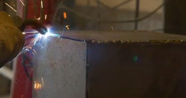 Kaynak metal kaynak Makinası. Sıçramış, eldiven erime metal demir inşaat iş