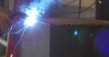 Kaynak metal kaynak Makinası. Sıçramış, eldiven erime metal demir inşaat iş