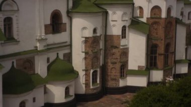 Kiev Sofia Church, Kiev, dış, Tilt kadar altın Cupolas ve yeşil çatılar Closeup Sofia