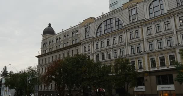 Edificios de estilo neorrenacentista cerca de la Ópera de Kiev. Kiev Teatro de Ópera Edificio en Kiev Centro de la ciudad Ópera Nacional de Ucrania en Kiev — Vídeo de stock