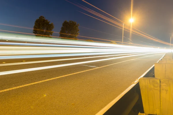 Tauranga Takitimu Schnellstraße in der Dunkelheit der Nacht — Stockfoto