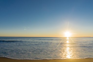 Papamoa Beach, gündoğumu içine ufuk güzel Outlook'a kızdırma