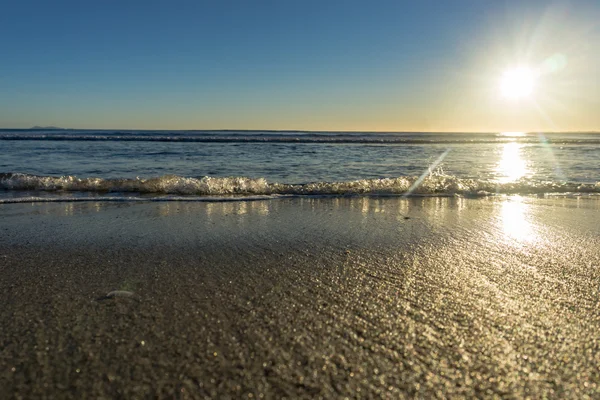 Пляж Паппа, вид на красивый сияние в восход солнца — стоковое фото