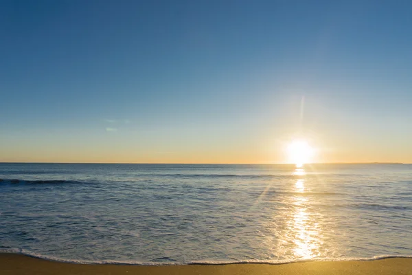 Пляж Паппа, вид на красивый сияние в восход солнца — стоковое фото