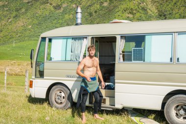 Yalnız mobil ev seyahat