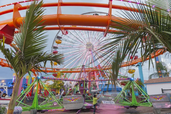 Los Angeles Usa Oktober 2015 Santa Monica Pier Mässområdet Attraktioner — Stockfoto