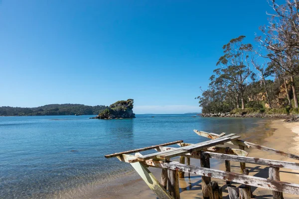 Παλιό Πλαίσιο Της Ξύλινης Κατασκευής Για Stewart Island Ειδυλλιακή Παραλία — Φωτογραφία Αρχείου