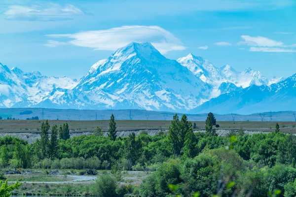 Celebrul Mount Cook Distanță Încă Acoperit Zăpadă Primăvară Dincolo Bazinul — Fotografie, imagine de stoc