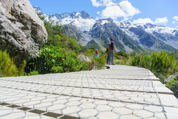 Mount Cook New Zealand Febuary 2015 Tourists Stop Look View — Stock Photo, Image