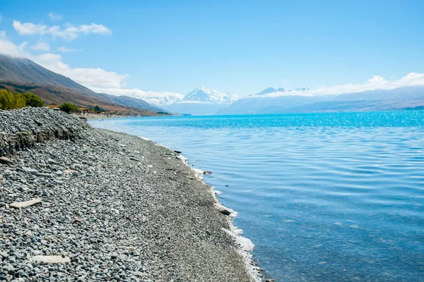 新西兰南岛普凯基湖绿松石蓝色雪水尽头的库克山风景秀丽 — 图库照片