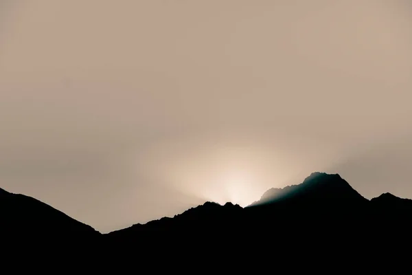 Línea Silueta Cordillera Como Puestas Sol Detrás Para Backgound Efectos — Foto de Stock