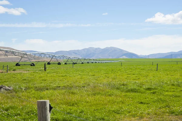 Seitliches Bewässerungssystem Über Flaches Ackerland Canterbury Neuseeland — Stockfoto